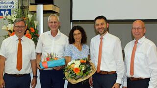 Bei der Generalversammlung der Volksbank Kirnau wurde Aufsichtsrat Elmar Haas (Zweiter von links) verabschiedet. Eine weitere Auszeichnung gab es für