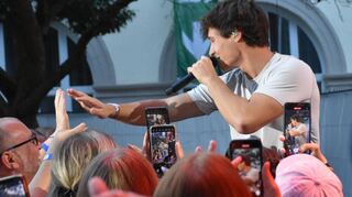 Wincent Weiss genießt das Bad in der Menge.