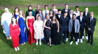 Die Kopernikus-Realschule ist stolz auf ihre Abschlussklassen, sagte der Rektor. Die Bilder zeigen links die Klasse 10k, in der Mitte die Klasse 10s1 und rechts die Klasse 10s2.