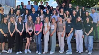 Strahlende Gesichter bei den Absolventen der zweijährigen Berufsfachschule.