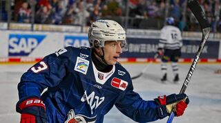 Nach einigem Hin und Her wird Markus Hännikäinen in der nächsten Saison nun doch das Adler-Trikot tragen.