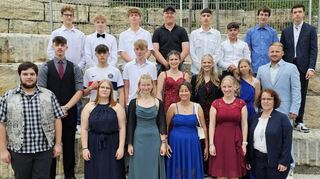 Die Schüler der Klasse 9 freuten sich über ihren Hauptschulabschluss.