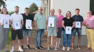 Die neuen Ebenheider Ortschaftsräte (von links) Justine Nehr, Julian Throm, Peter Euler, Siegfried Berg, Bernhard Stumpf und Bianca Ott mit den verabschiedeten Mandatsträgern Katharina Schaber und Thomas Streun sowie Bürgermeister Roger Henning.