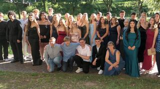 Absolventen von gleich drei Zweijährigen Berufsfachschulen am Beruflichen Schulzentrum Wertheim feierten ihren erfolgreichen Abschluss.