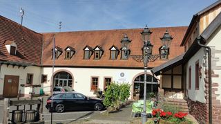 Die Taubertal-Vinothek ist im historischen Dreitseithof untergebracht. Sie soll auch in Zukunft als wichtige Anlaufstelle für alle Weinliebhaber bleiben.