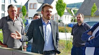 MdB Valentin Abel (Zweiter von links) mit Lauda-Königshofens Bürgermeister Dr. Lukas Braun (rechts).