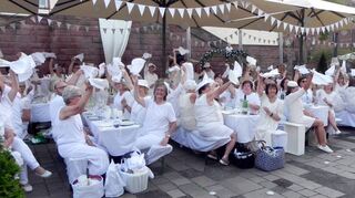 Zum „Walldürner Sommerfest in Weiß“ hatten sich alle in Schale geworfen.