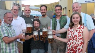 Das Festbier für das 69. Heimat- und Quätschichfest Kreuzwertheim schmeckt. Davon überzeugten sich bei der Festbierprobe mit Helferfest das Quätschichfestgremium und Verantwortliche der Spessartbrauerei.