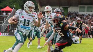 Jonas Lohmann macht einige Yards gut beim Auswärtssieg der Unicorns im Saarland.