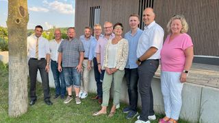 Der neu gewählte Elpersheimer Ortschaftsrat (von links, mit Bürgermeister Nick Schuppert, links): Hans-Joachim Haas, Johannes Nüchter, Helmut Schwab, Werner Beck, Ulrich Hammel, Brigitte Salzer-Popp, Thorben Stirnkorb, Michael Wilhelm und Silvia Breuninger.