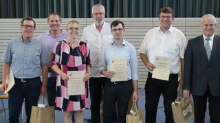 Nach der Verabschiedung scheidender Räte entstand dieses Bild. Es zeigt (von links) Alexander Winter, Joachim Neureiter, Christine Schleier, Peter Bussemer, Daniel Parstorfer, Daniel Kohler und Bürgermeister Ludwig.