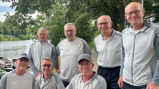Die SpG Künzelsau/Niederstetten ist Württembergischer Meister mit (hinten von links) Uwe Bergmann, Mannschaftsführer Bernhard Benz, Franz Wick, Jörg Thollembeek sowie (vorne von links) Stephan Neunhöffer, Gerhard Abel, Rolf Schülke.