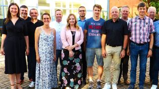 Neuer Gemeinderat verpflichtet: Die Mitglieder des neuen Gemeinderates der Stadt Boxberg wurden von Bürgermeisterin Heidrun Beck (links) zu Beginn ihrer ersten Sitzung am Montag mit der Verpflichtung in ihr Amt eingesetzt.