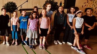 Der Schulchor erfreute die scheidende Rektorin und die Gäste bei der Abschiedsfeier in der Grundschule am Schloss.