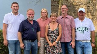 Der neue Ortschaftsrat Oberbalbach gemeinsam mit Stadt- und Kreisrat Marco Hess (links) sowie der bisherigen und geschäftsführenden Ortsvorsteherin Monika Noorlander. Es fehlt Ortschaftsrätin Veronika Ruf.