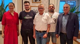 Der neue Ortschaftsrat (von links): Bürgermeisterin Heidrun Beck, Florian König, Siegfried Riegler, Marco Dörzbacher und Ferdinand Eck. (Auf dem Bild fehlt Elmar Müller.)