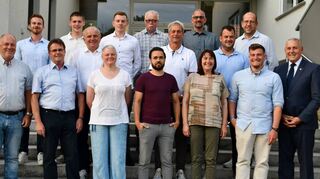 Der Grünsfelder Gemeinderat hat sich am Donnerstag konstituiert: (vordere Reihe, von links) Bernd Haag, Jürgen Hofmann, Gabi Engert, Christopher Nied, Isabell Noor, Dominik Hehn, Bürgermeister Joachim Markert, (hintere Reihe) Alexander Spang, Frank Kaltenbach, Lothar Derr, Mirco Häusler, Dieter Schenek, Armin Kordmann, Holger Scheidel, Alexander Heer, Christian Zorn.