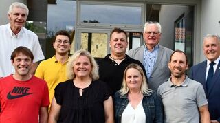 Die aus dem Gemeinderat ausgeschiedenen Mitglieder: (vorne von links) Markus Kurz, Karin Kraus, Viola von Brunn, Thomas Heer, (hinten von links) Werner Biereth, Ortsvorsteher Philipp Freitag, Christian Kuhn, Franz Ködel und Bürgermeister Markert.