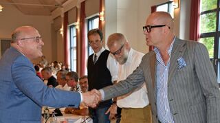Oberbürgermeister Udo Glatthaar verpflichtete jeden einzelnen Stadtrat per Handschlag.