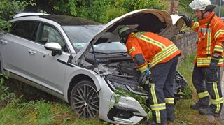 Verlassenes Fahrzeug: Verletzte wurden an der Unfallstelle in Igersheim nicht aufgefunden.
