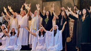 Viele beeindruckende Szenen hielt die Choreographie der Festspieloper Prag bereit.