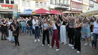 Die Stimmung auf dem Wertheimer Altstadtfest war toll – da wurde, gesungen, gelacht, gegessen, getrunken, gespielt und sehr viel getanzt.