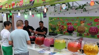 Vielfalt wurde auch bei den angebotenen Speisen und Getränken groß geschrieben, wie beispielsweise am Stand „Bowleland“.