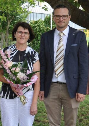 Elvira Gernert bei ihrer Verabschiedung mi Sebastian Link.