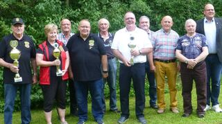 Die erfolgreichen Starterinnen und Starter mit Bürgermeisterstellvertreter Steffen Ullmer (rechts).