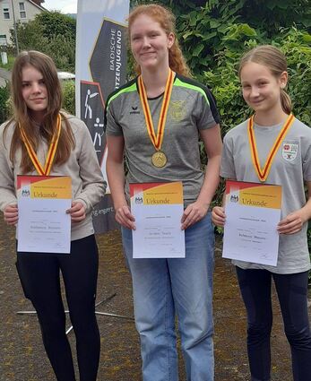 Die erfolgreichen Marbacher Luftgewehr-Schützinnen in der Schülerklasse (von links): Katharina Schmitt, Jo-Ann Tesch und Rebecca Maurer.