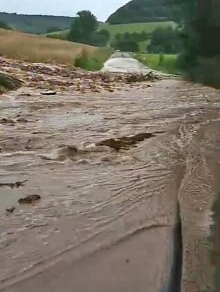 Schon wieder zog ein Unwetter über Creglingen hinweg und schüttete teilweise bis zu 90 Liter Regen pro Quadratmeter in kurzer Zeit ab. Es kam zu einigen Überflutungen und Sachschäden, unter anderem in Freudenbach.