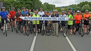 Am Igersheimer Kaufland-Kreisverkehr erfolgte der offizielle Startschuss für den Autofreien Sonntag. Bis Rothenburg gehörte die Taubertalstraße den Radlern, Skatern und Läufern.