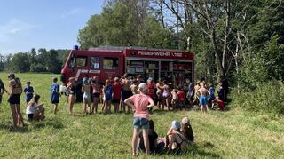 Die Schweigerner Feuerwehr informierte die Teilnehmenden des Zeltlagers des TSV Assamstadt über ihre Aufgaben.