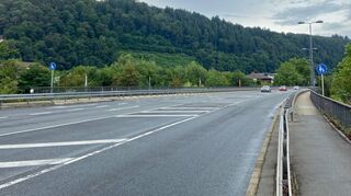 Die Odenwaldbrücke in Wertheim: Eine der drei Vereinbarungen zwischen dem Land Baden-Württemberg, dem Main-Tauber-Kreis und der Stadt Wertheim betrifft die provisorische Führung des Landesradwegs auf der mainseitigen Brückenkappe dieser Brücke.
