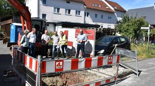 Das Regenüberlaufbecken in der Prügelgasse in Waldürn wird erneuert. Das umliegende Wohngebiet wird notversorgt.