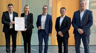 Freude über die Auszeichnung (von links): Sparkassendirektor Martin Graser, Referentin Förderkredite Christina Hintzen, Leiter Baufinanzierung Daniel Soyk, stellvertretender Direktor Förderkreditgeschäft LBBW Thomas Börsig, Firmenkundendirektor Ralph Müller.