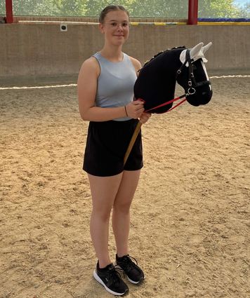 Lena Piepenbring mit ihrem Pferd „Bailey“.
