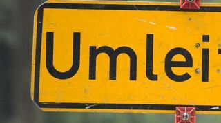 Zum Themendienst-Bericht vom 15. September 2022: Ist die Straße gesperrt, müssen auch Fahrradfahrer die ausgeschilderte Umleitung nehmen.
