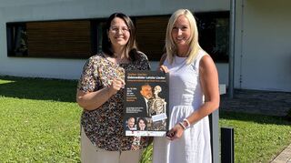 Cindy Hüsken (links) und Christine Lehner von Odenwald Hospiz in Walldürn stecken Mitten in den Vorbereitungen zu der Veranstaltung „Odenwälder Letzte Lieder“ am 12. Oktober in der Stadthalle Buchen.