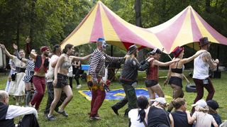 Auf dem Gelände des Atomiq Circus (Bild) war für beste Unterhaltung gesorgt, ebenso auf dem Theaterplatz und im Äußeren Schlosshof auf der Hauptbühne.