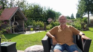 Der eigene Garten ist für Ortsvorsteher Udo Beck ein Paradies. Aber auch viele andere Plätze in Sachsenhausen und Umgebung.