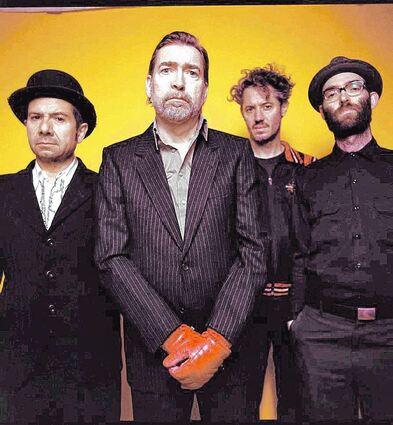 Von Schwermut erfüllt (v.l.): Javier De La Poza, Doc Wenz, Florian Schlechtriemen und Simon Seeleuther.