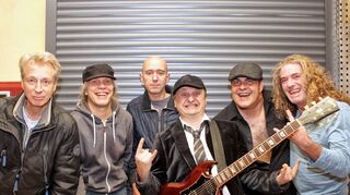 Die größten Hits der Kultrocker „AC/DC“ spielt die Band „AB/CD) am Freitag auf der Wertheimer Burg.