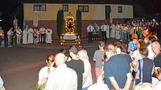 Die Lichterprozession führte zum Bildstock der schmerzhaften Muttergottes.