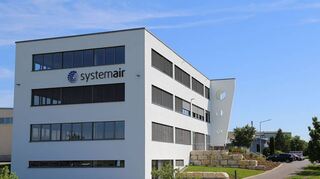 Trotz der abgeschwächten konjunkturellen Lage konnte die Systemair GmbH laut ihrer Pressemitteilung wichtige Meilensteine wie den Spatenstich für die neue Produktionshalle, zahlreiche Produkteinführungen und erfolgreiche Kundenseminare im vergangenen Geschäftsjahr vorweisen.