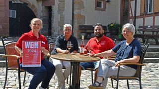 Freuen sich auf „Wein am Schloss“ am 30. und 31. August auf dem Tauberbischofsheimer Schlossplatz: (von rechts) Jutta Schneider, Vishal Sharma, Claudia Wölpper-Murphy und Claudia Thum.