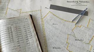 In der Gemarkung Waldstetten begann vor 160 Jahren die Katastervermessung. Das Bild zeigt einen Ausschnitt aus einem Gemarkungsplan im Bereich des heutigen Neubaugebiets Glöckle zusammen mit der Koordinatenberechnung.