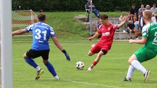 Der TSV Mudau (rotes Trikot) legte am vergangenen Spieltag gegen den TSV Oberwittstadt einen Blitzstart hin und führte nach zehn Minuten bereits mit 4:0. Am Ende hieß es schließlich 5:2.