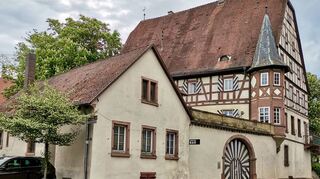 Das Oberschloss bildet mit dem großen Innenhof und den Neben- und Wirtschaftsgebäuden bis heute ein geschlossenes stadtprägendes Ensemble und ist Station bei einer Stadtführung.