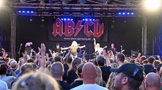 Ob „Highway to Hell“ oder „TNT“ – beim Beim Konzert der AC/DC-Coverband AB/CD kamen alle Fans voll auf ihre Kosten.